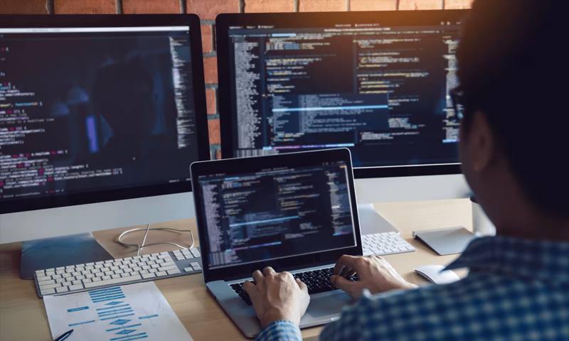 数据科学选型：R与Python如何赋能本溪网站建设？